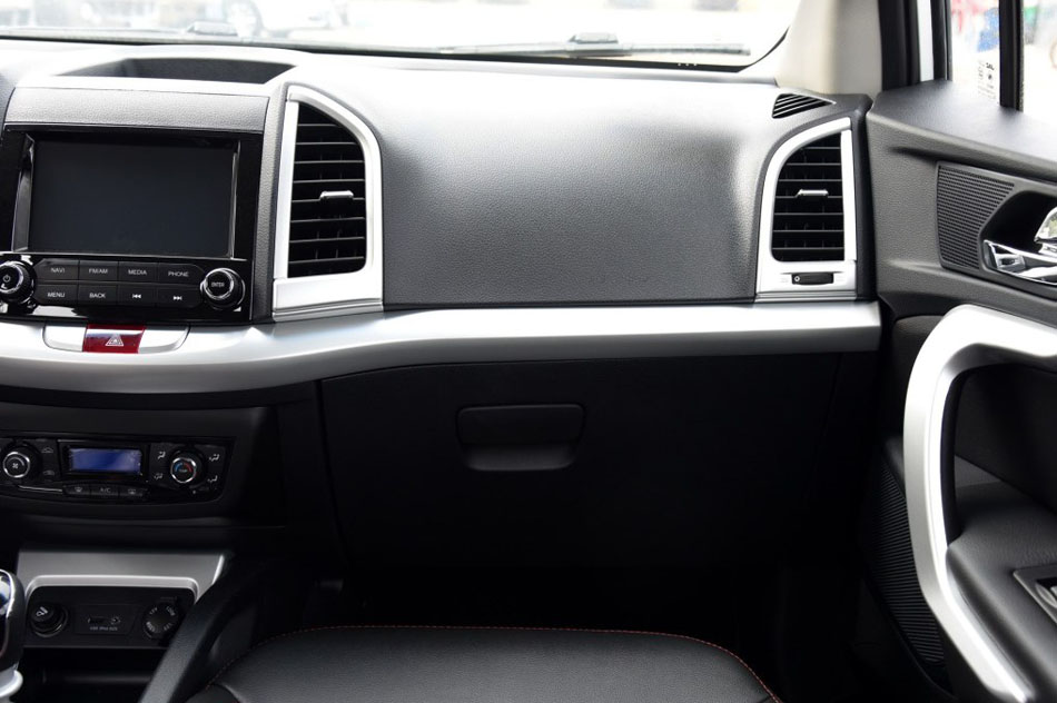 2016款 1.5L 手动豪华智能型 内饰