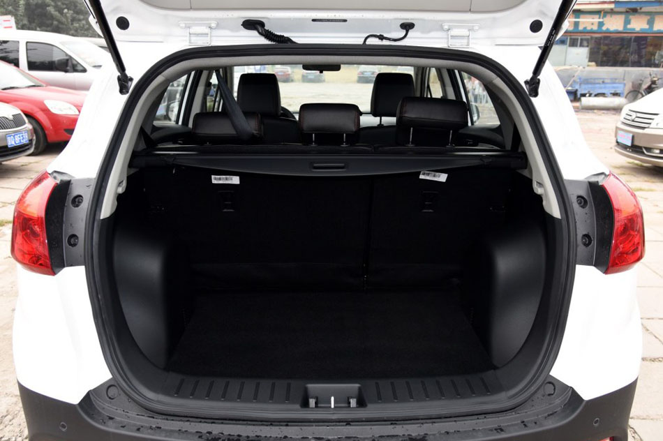 2016款 1.5L 手动豪华智能型 座椅空间