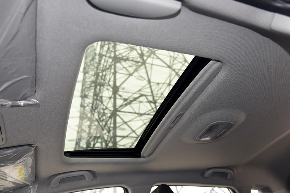 2016款 1.5L 手动豪华智能型 座椅空间