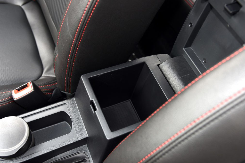 2016款 1.5L 手动豪华智能型 座椅空间