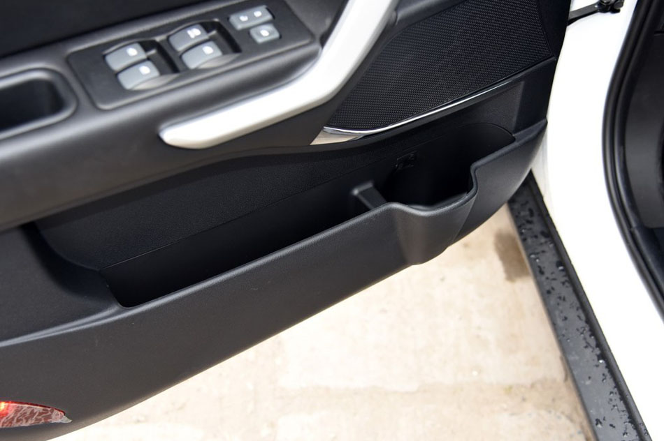 2016款 1.5L 手动豪华智能型 座椅空间