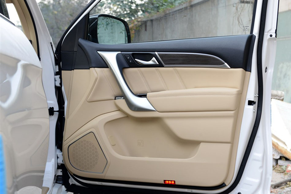 2015款 2.0T 标准型 座椅空间