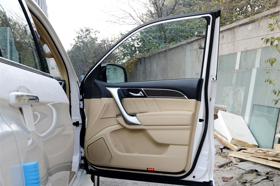 2015款 2.0T 标准型 座椅空间