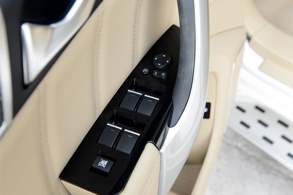 2015款 2.0T 标准型 座椅空间