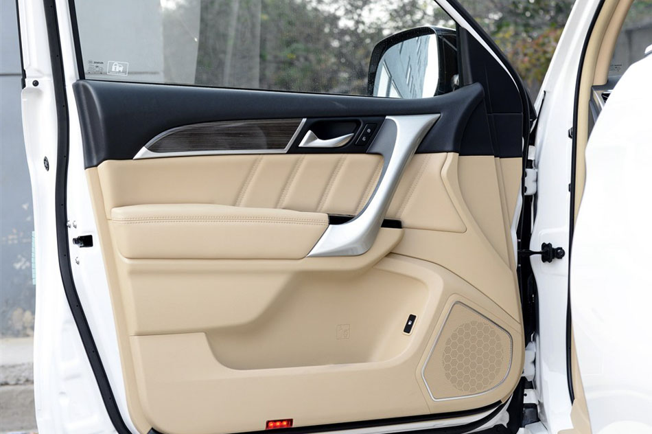 2015款 2.0T 标准型 座椅空间