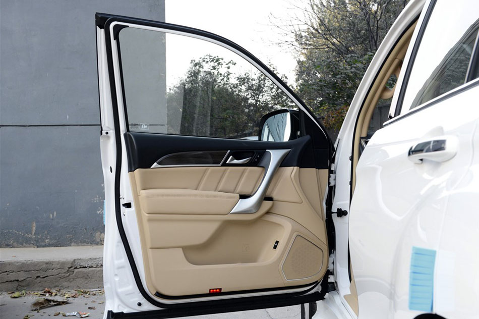 2015款 2.0T 标准型 座椅空间