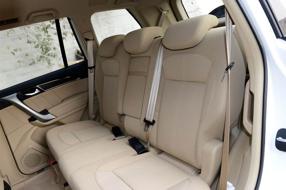 2015款 2.0T 标准型 座椅空间
