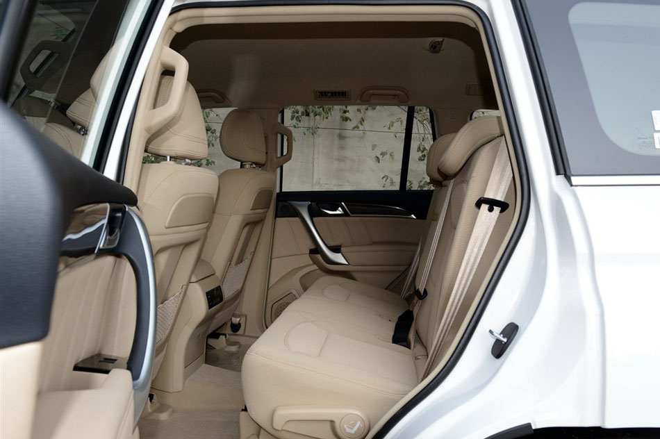 2015款 2.0T 标准型 座椅空间