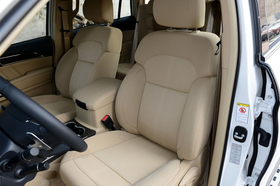 2015款 2.0T 标准型 座椅空间