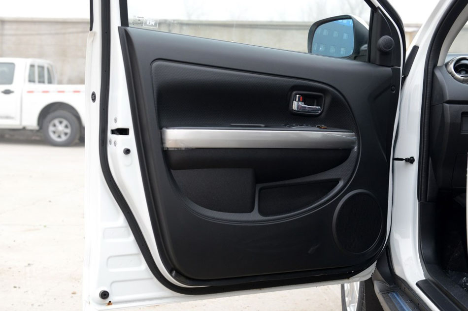 2016款 红标 1.5L 手动豪华型 座椅空间