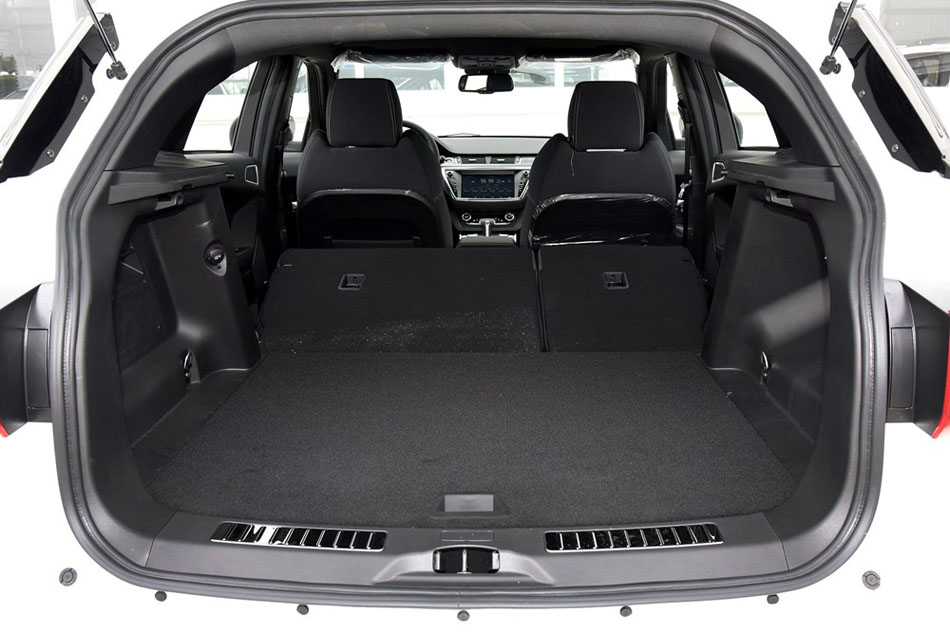 2015款 2.0T 全景尊享版 座椅空间