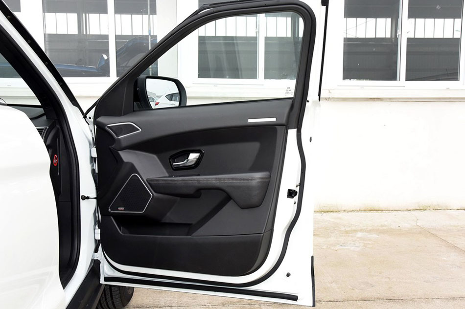 2015款 2.0T 全景尊享版 座椅空间