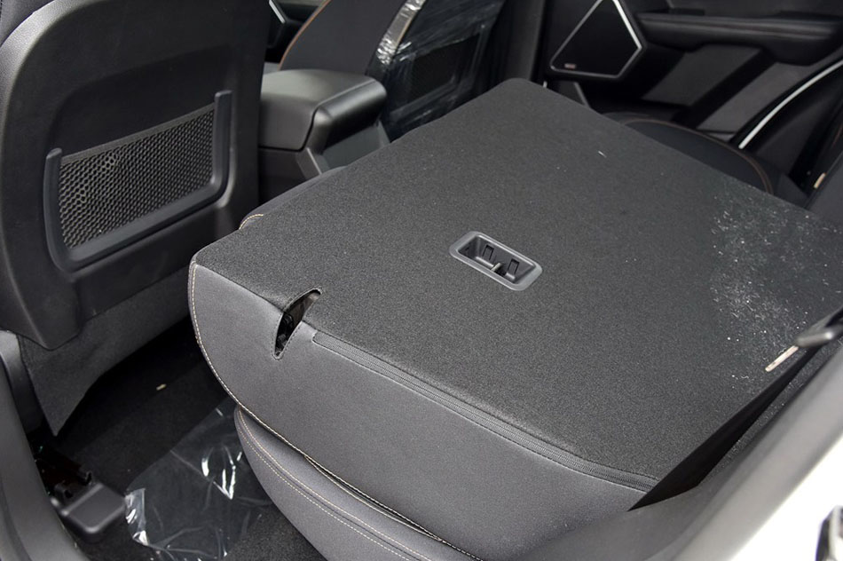 2015款 2.0T 全景尊享版 座椅空间