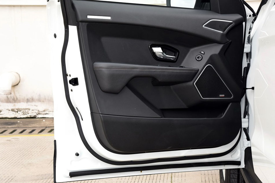 2015款 2.0T 全景尊享版 座椅空间