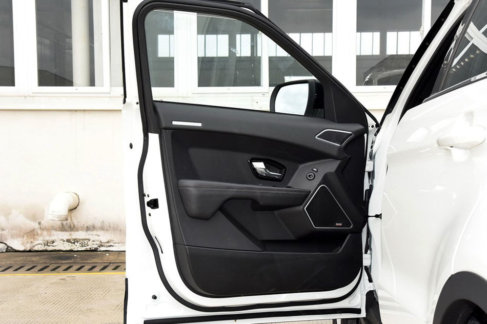 2015款 2.0T 全景尊享版 座椅空间