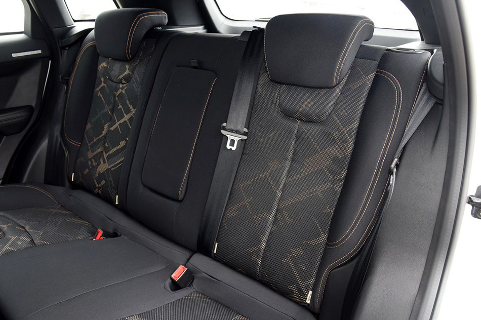 2015款 2.0T 全景尊享版 座椅空间