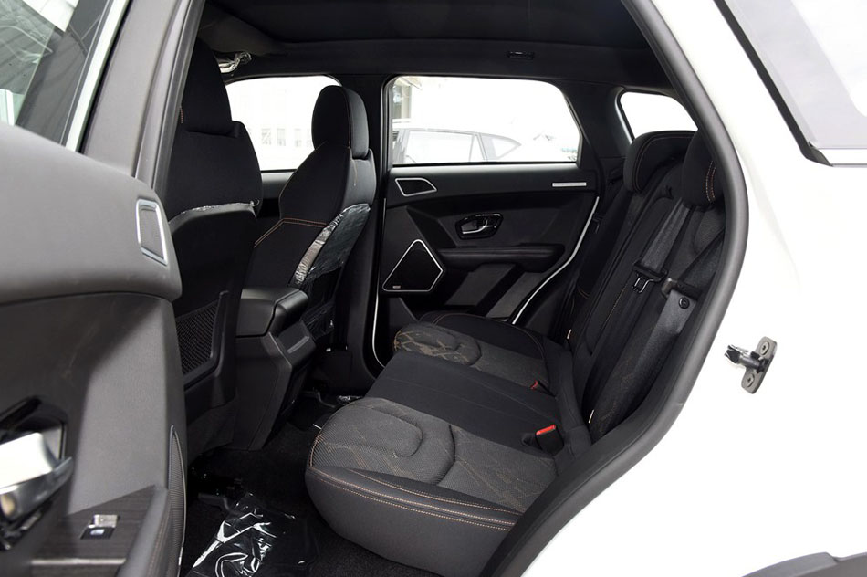 2015款 2.0T 全景尊享版 座椅空间
