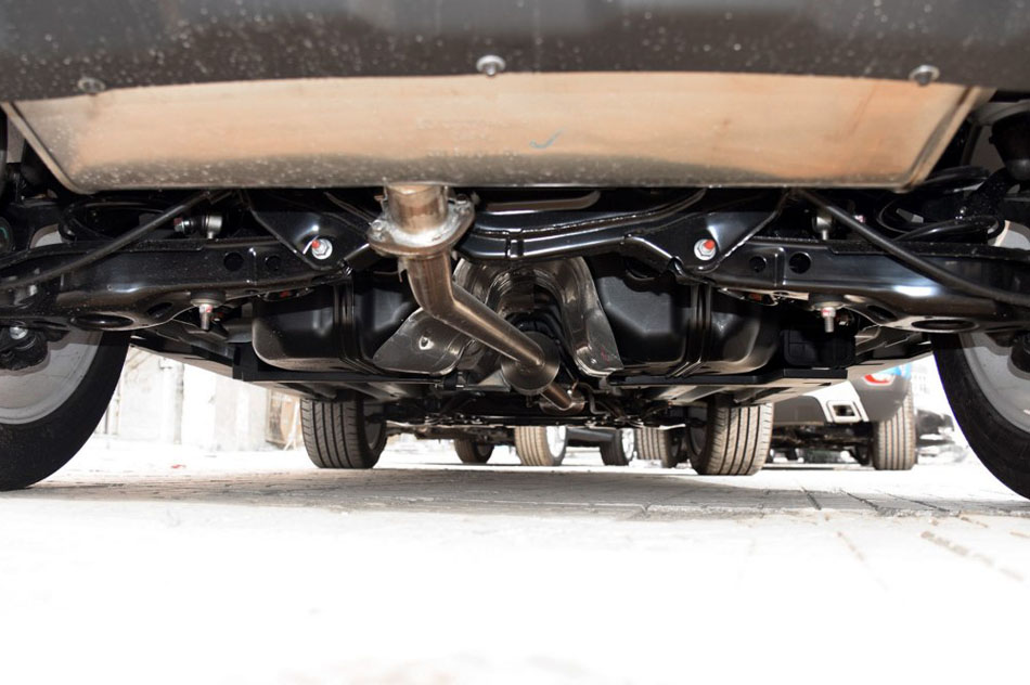 2015款 2.0T 全景尊享版 引擎底盘