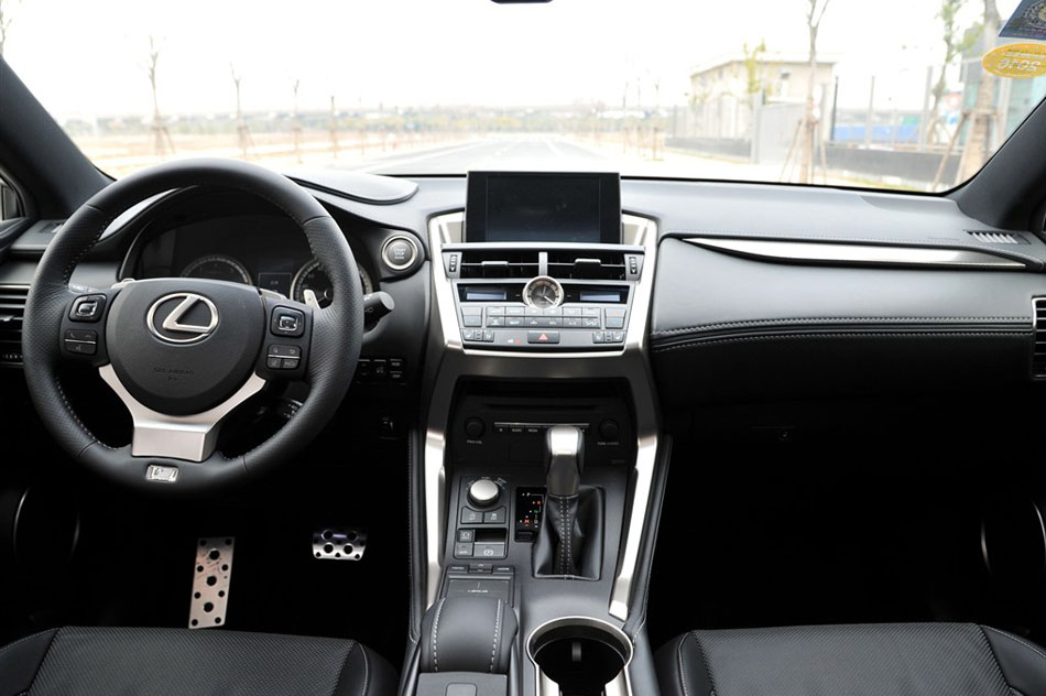 2015款 200t 全驱 F SPORT 内饰