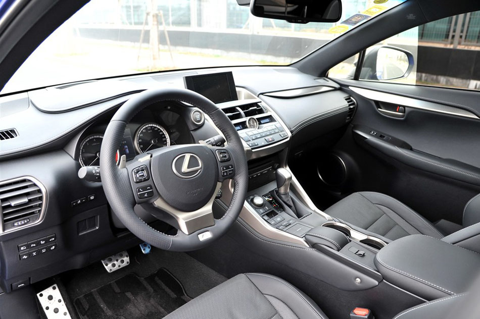 2015款 200t 全驱 F SPORT 内饰