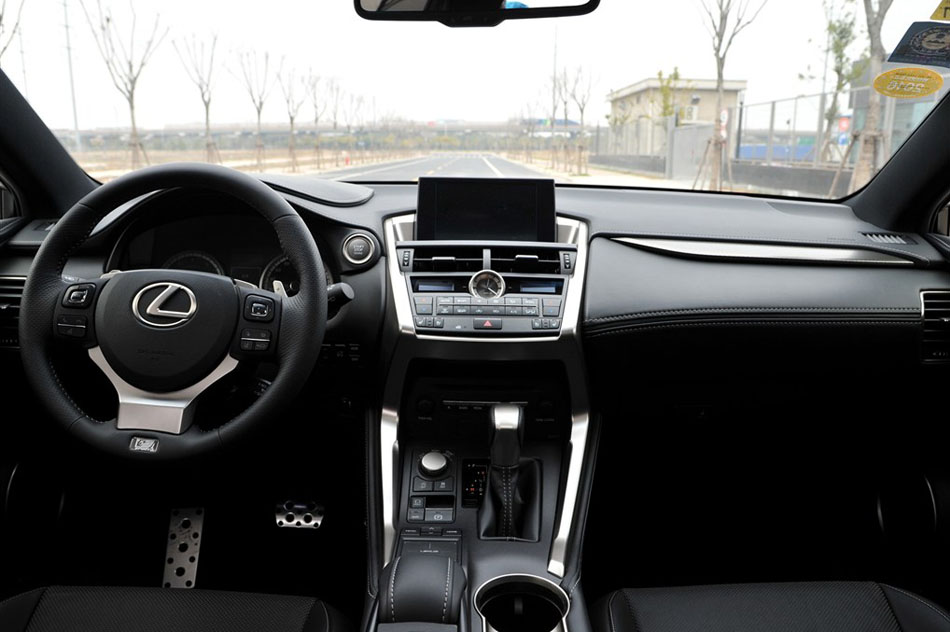2015款 200t 全驱 F SPORT 内饰
