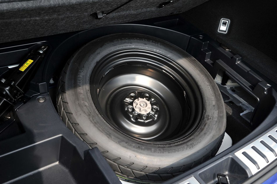 2015款 200t 全驱 F SPORT 座椅空间