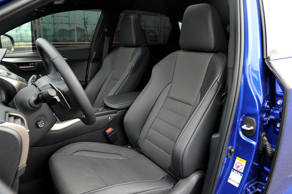 2015款 200t 全驱 F SPORT 座椅空间