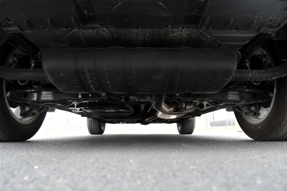 2015款 200t 全驱 F SPORT 引擎底盘