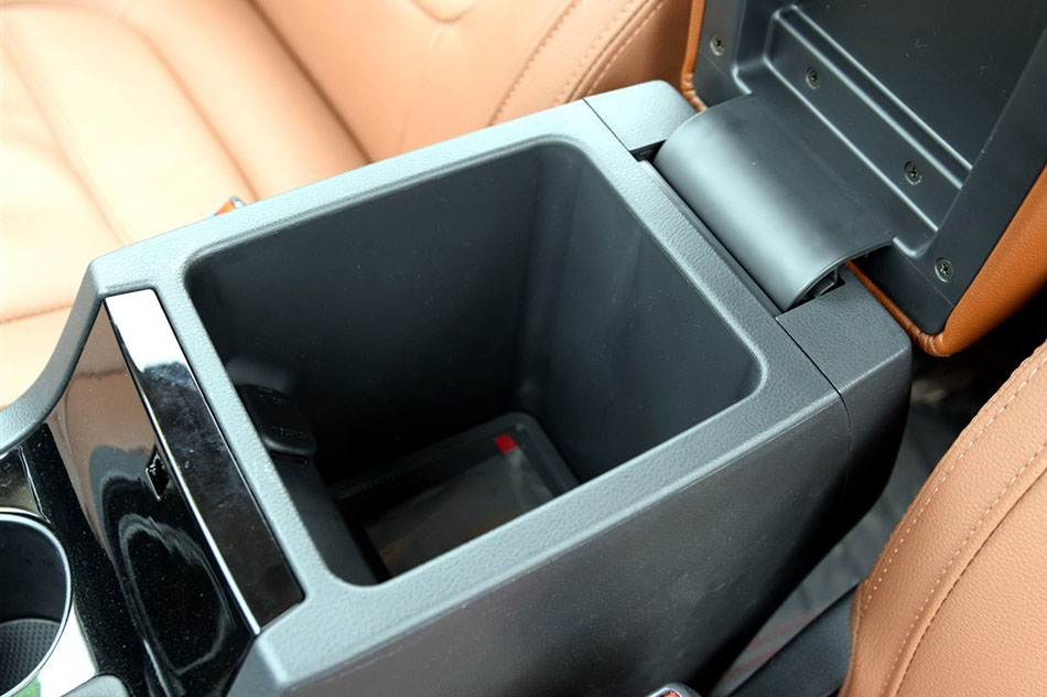 2015款 1.8T CVT睿智型 座椅空间