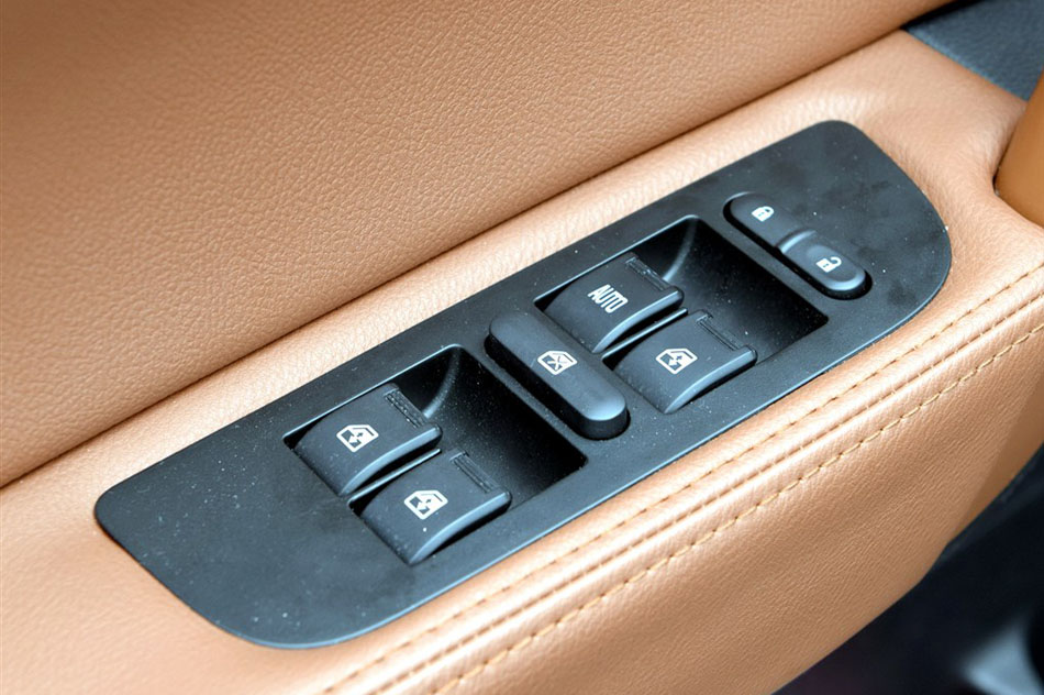 2015款 1.8T CVT睿智型 座椅空间