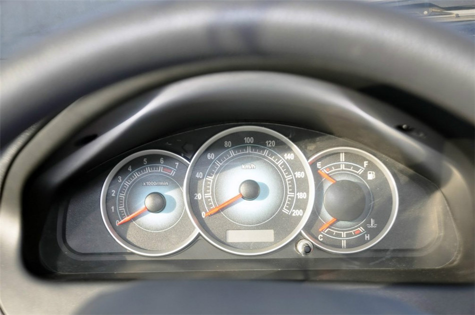 2013款 1.5L MT 精英型 内饰