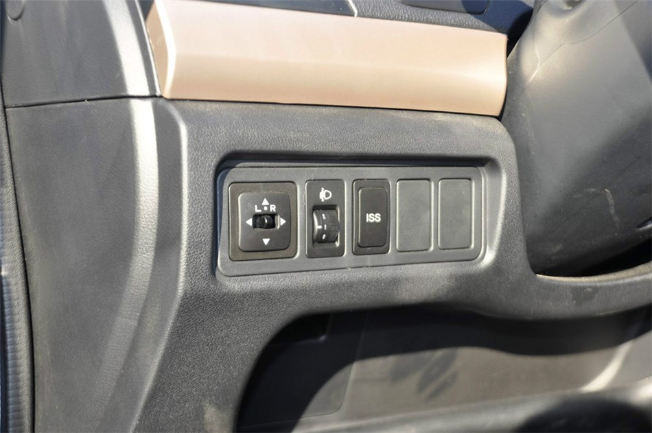 2013款 1.5L MT 精英型 内饰