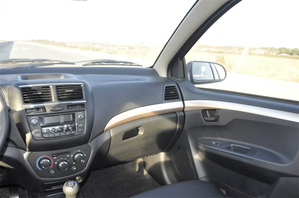2013款 1.5L MT 精英型 内饰
