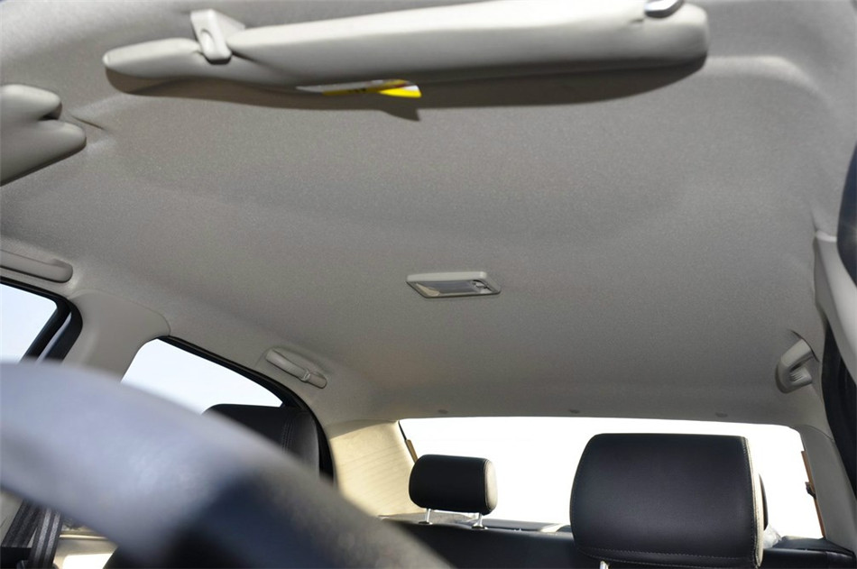 2013款 1.5L MT 精英型 座椅空间