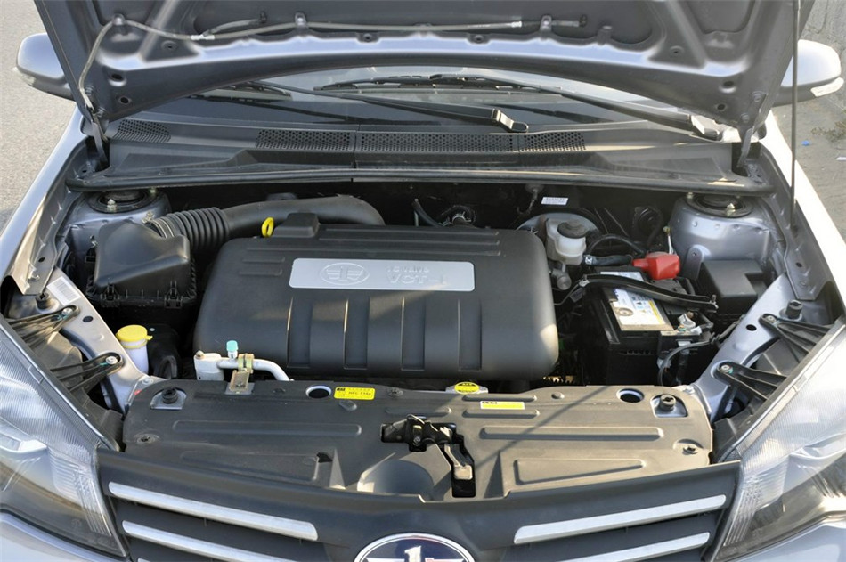 2013款 1.5L MT 精英型 引擎底盘