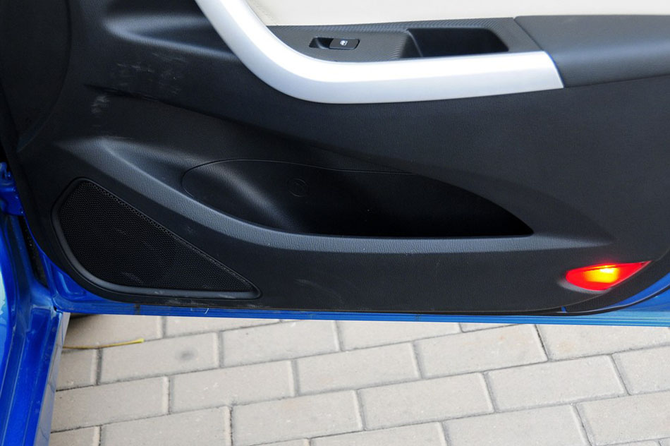 2015款 1.6L 自动乐趣型 座椅空间