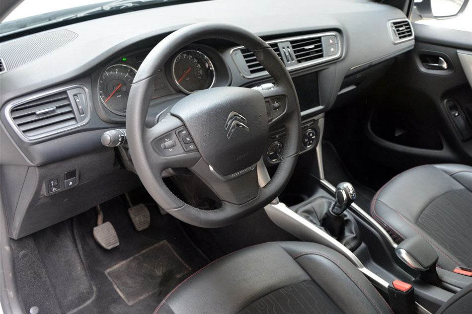 2015款 1.6L 手动先锋型 内饰