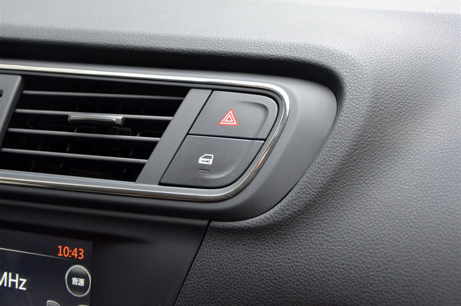 2015款 1.6L 手动先锋型 内饰