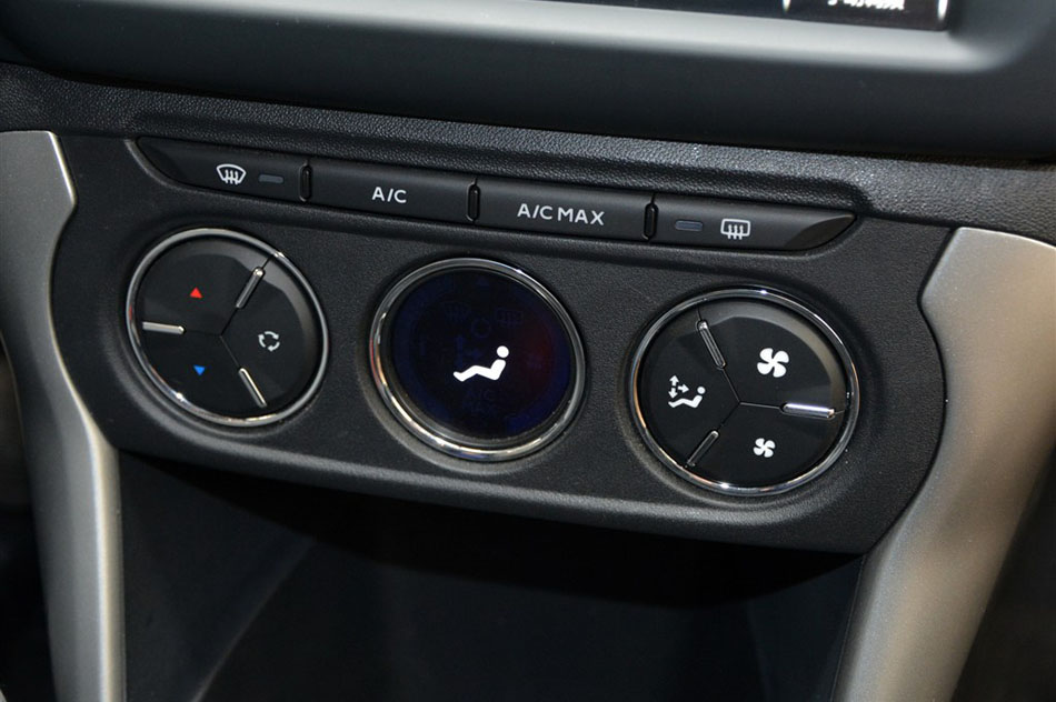 2015款 1.6L 手动先锋型 内饰