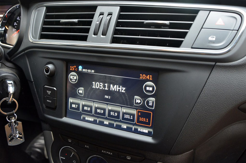 2015款 1.6L 手动先锋型 内饰