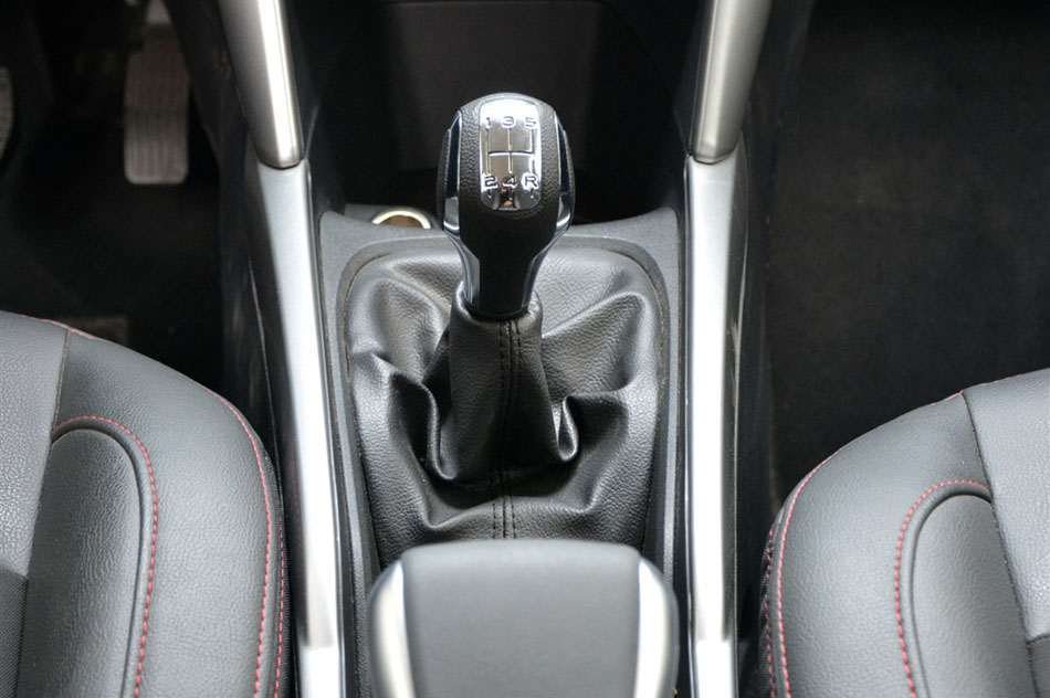 2015款 1.6L 手动先锋型 内饰