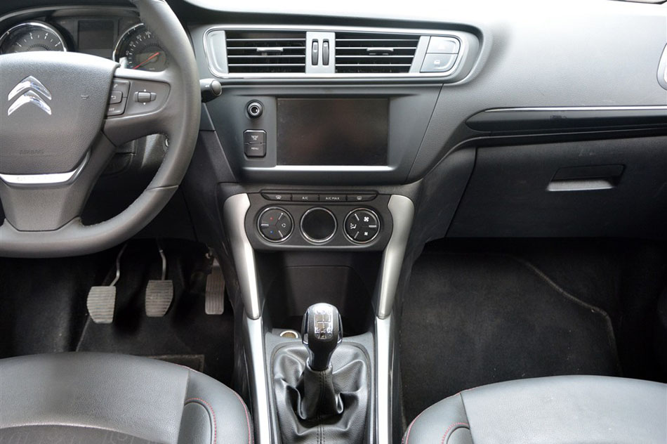 2015款 1.6L 手动先锋型 内饰