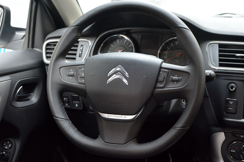 2015款 1.6L 手动先锋型 内饰