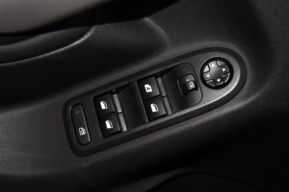 2015款 1.6THP 自动智能型 空间