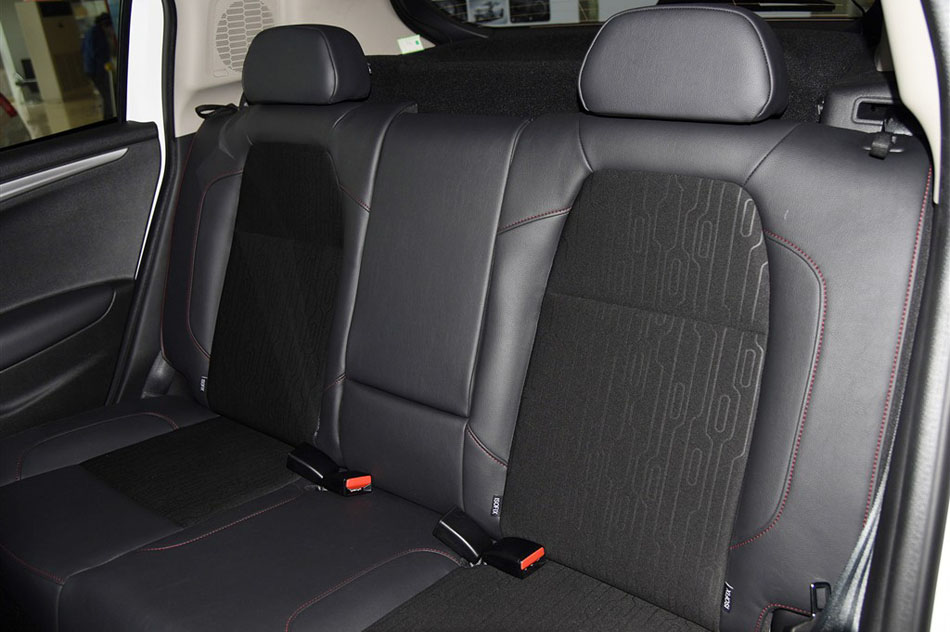 2015款 1.6THP 自动智能型 空间