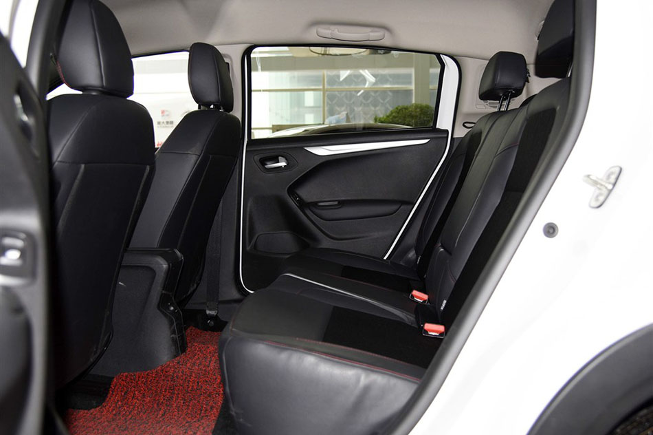 2015款 1.6THP 自动智能型 空间