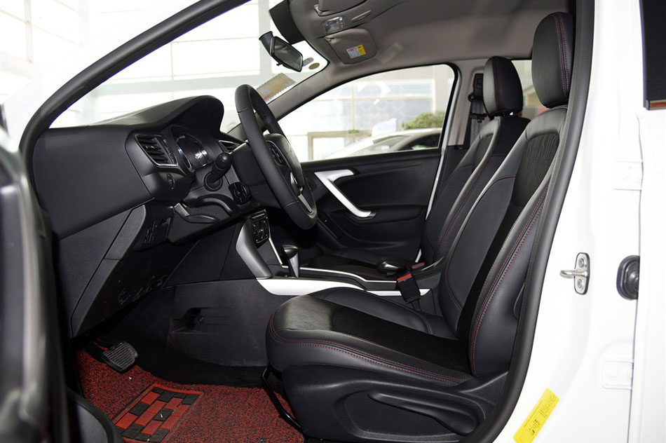 2015款 1.6THP 自动智能型 空间