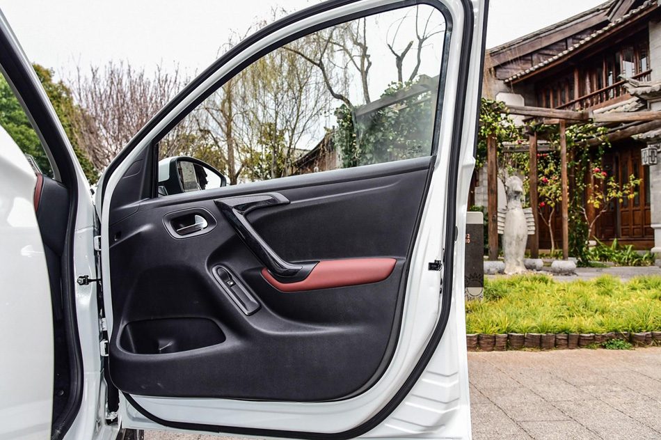 2019款 190THP 自动越领版 座椅空间