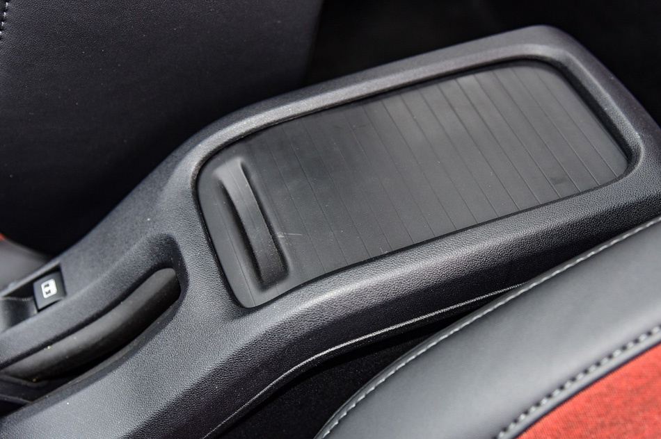 2019款 190THP 自动越领版 座椅空间