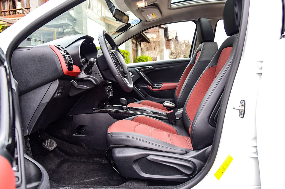 2019款 190THP 自动越领版 座椅空间